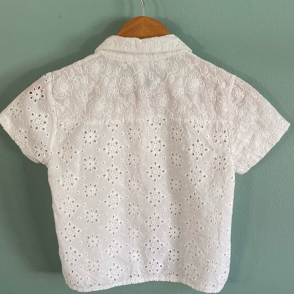 Button young woman’s button down - Picture 2 of 4